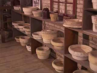  艾奥瓦州:  美国:  
 
 Historic Bonaparte Pottery